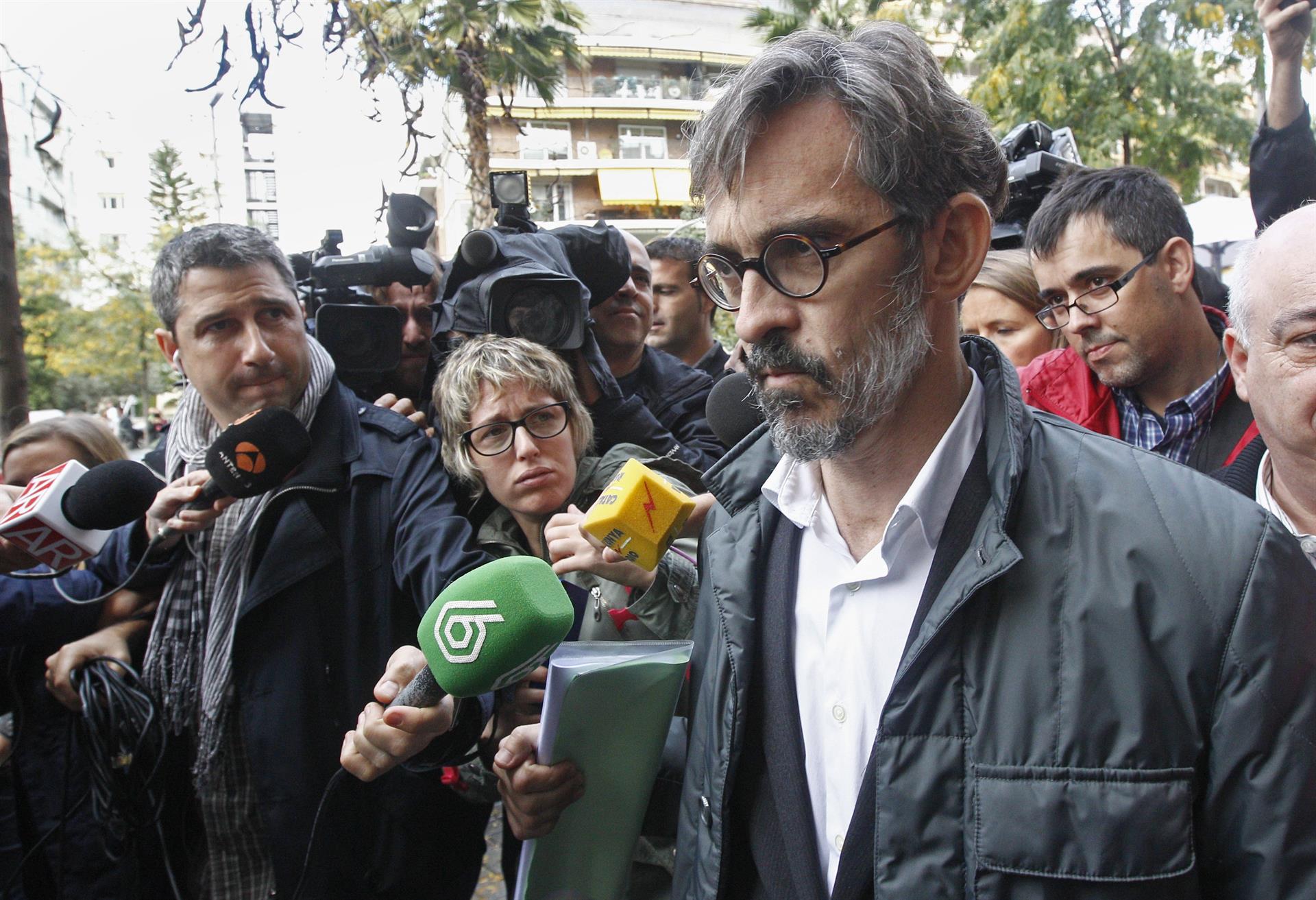 Daniel Alves contrata advogado que já defendeu Messi e Barcelona