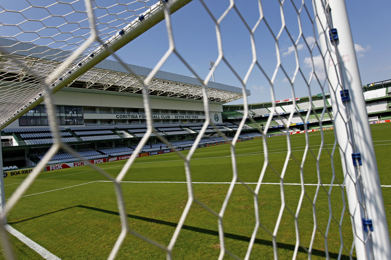Coritiba apresenta novo escudo e aguarda aprovação de sócios; veja as imagens