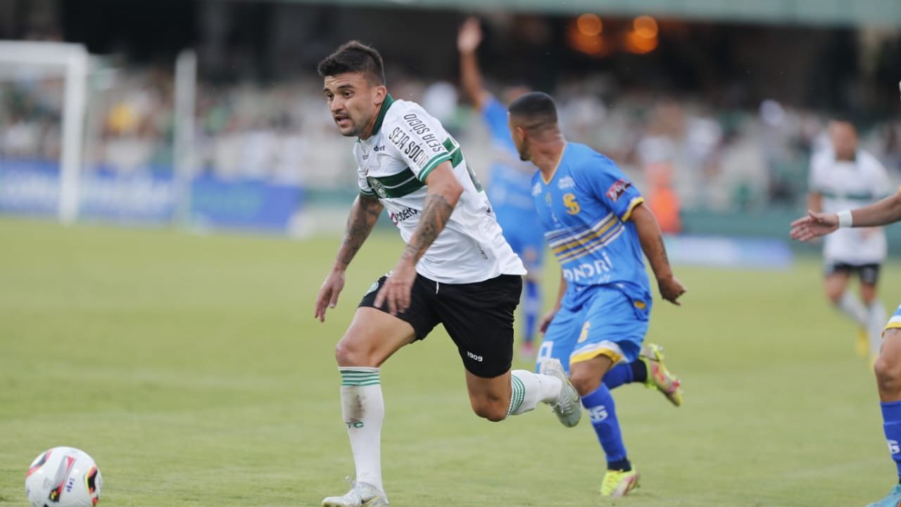 Full-back terminates contract with Coritiba to close with Serie A club