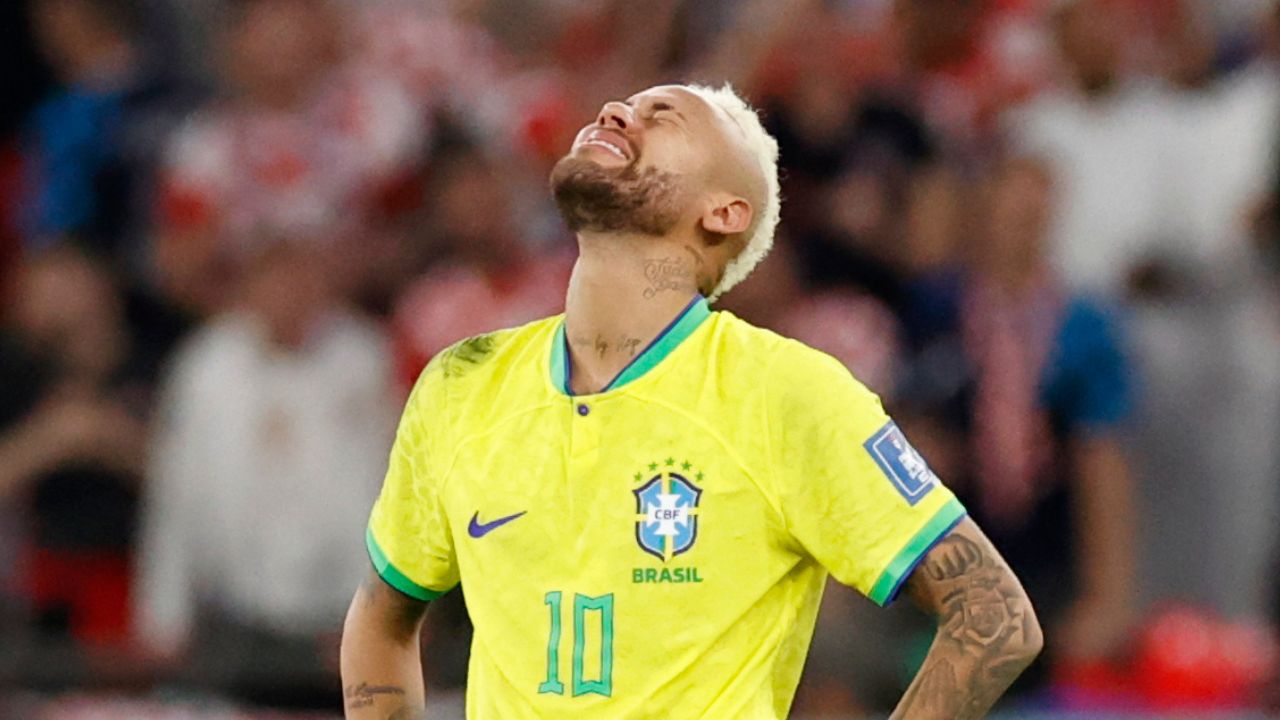 Lesão adia resposta sobre futuro de Neymar na seleção
