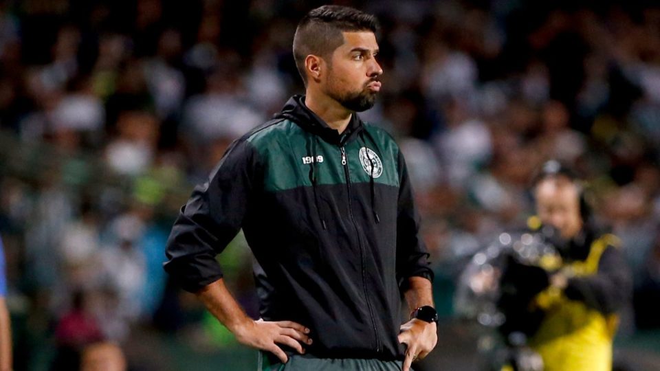 António Oliveira no Coritiba em 2023