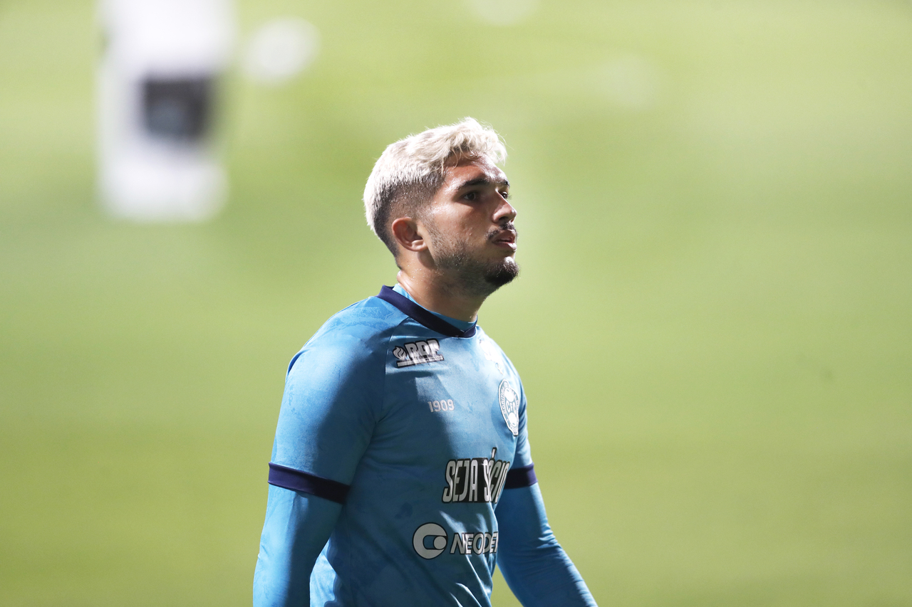 Novidade em jogo-treino, volante valoriza testes no Coritiba antes do Brasileirão