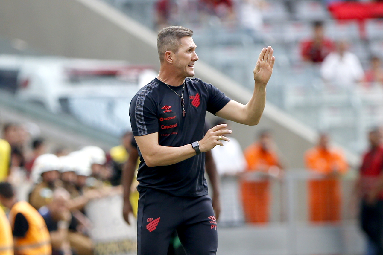 Só Paulo Turra pode atrapalhar o favoritismo do Athletico