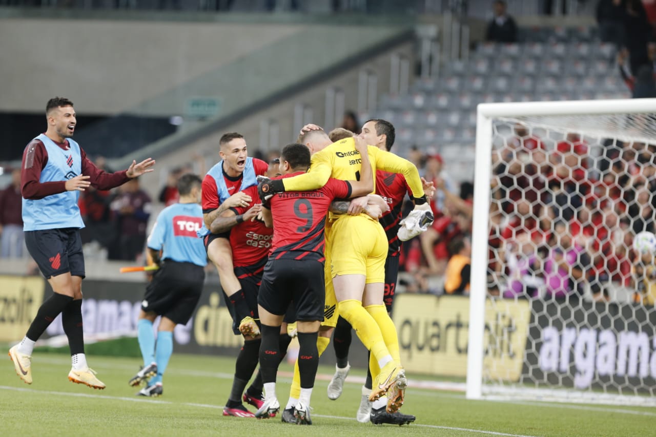 Athletico assusta, mas avança às oitavas de final com vitória nos pênaltis sobre o CRB
