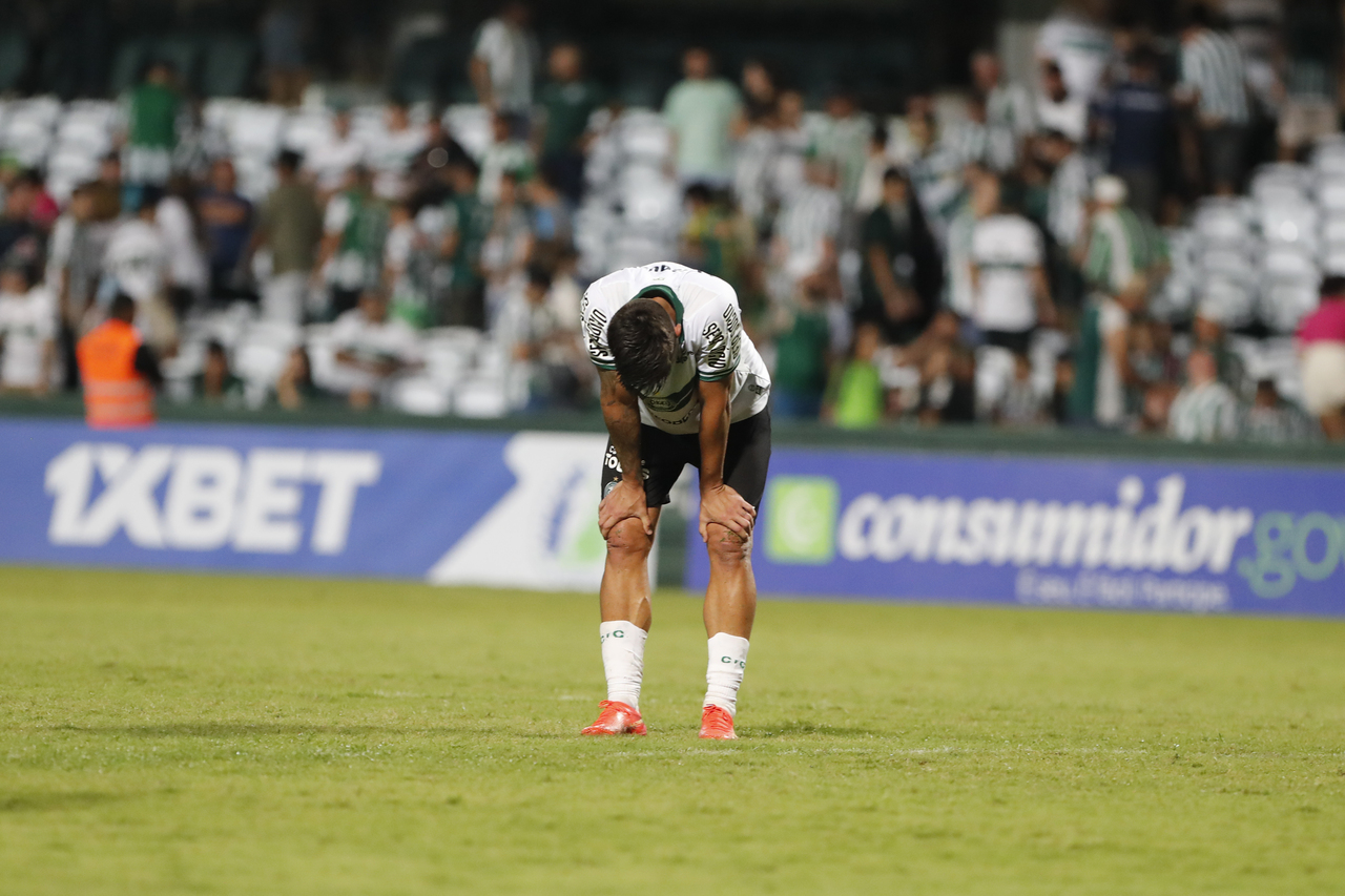 Esperança de gols, Rodrigo Pinho vive “seca” no ataque do Coritiba