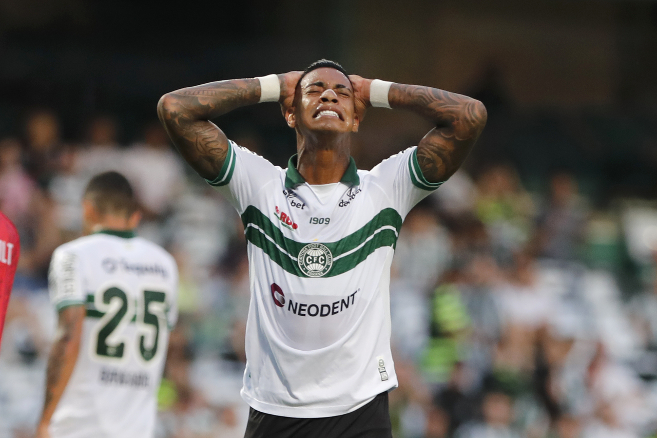 Coritiba: STJD nega recurso de Alef Manga e define data de retorno