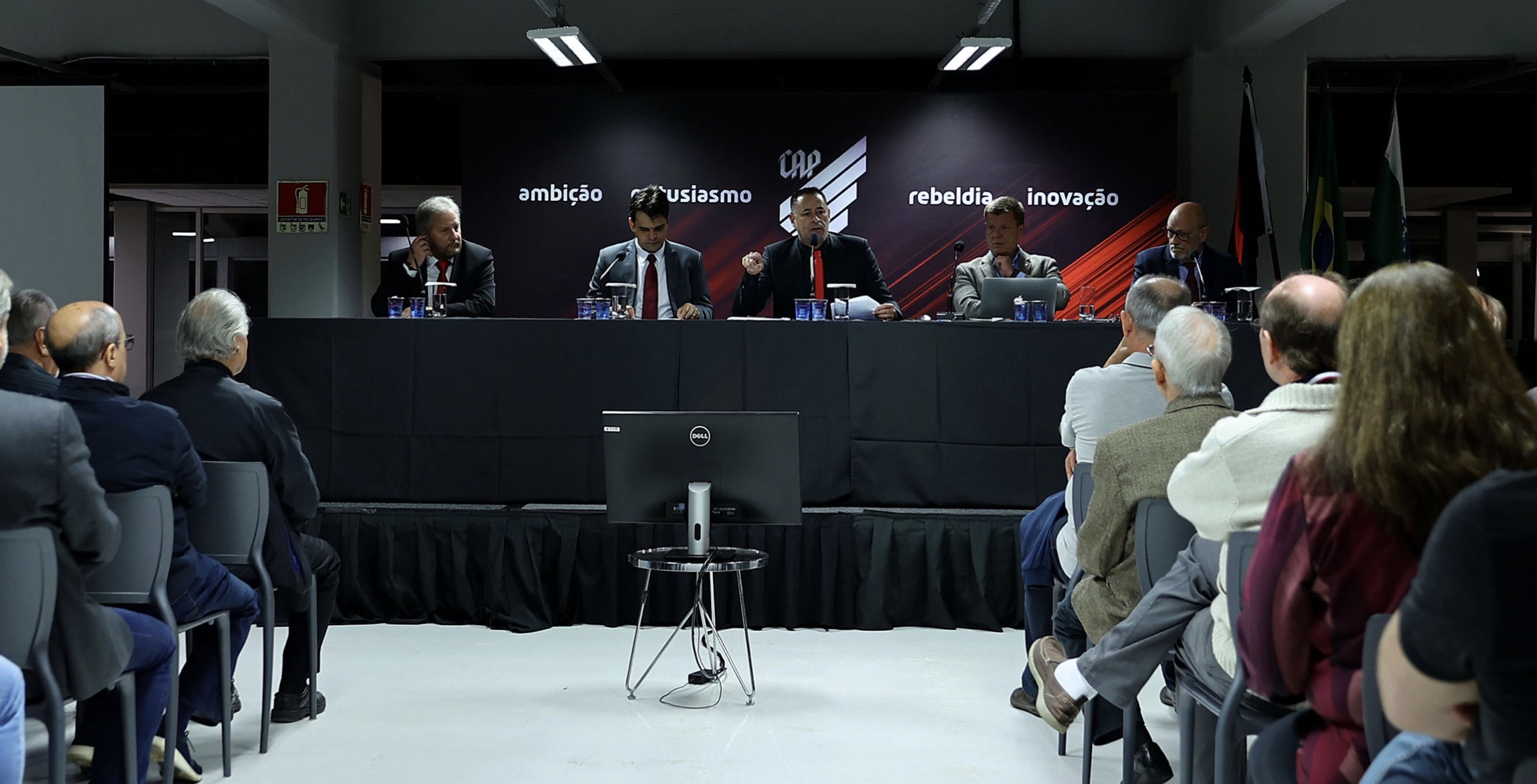 Athletico muda tudo no Conselho Administrativo enquanto aguarda por Petraglia