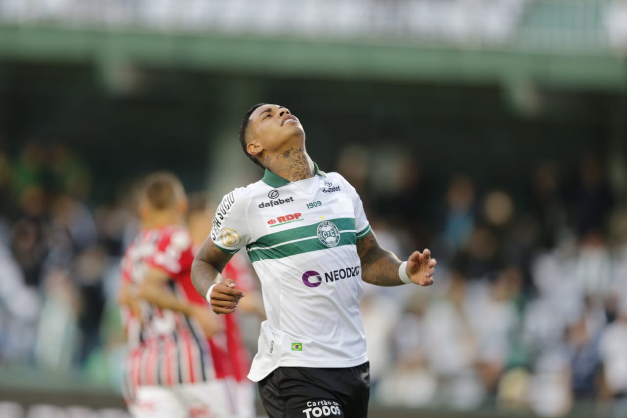 Coritiba empata com São Paulo, aumenta jejum e segue pressionado