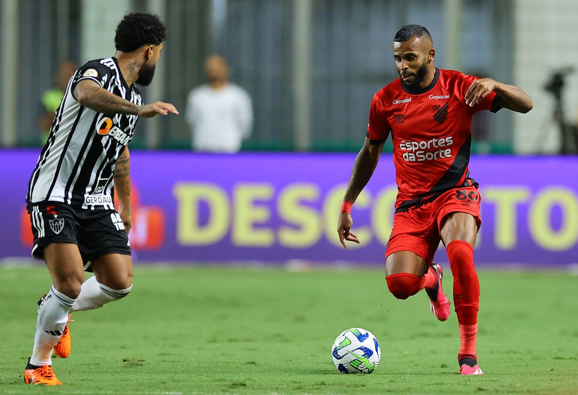 Athletico paga preço por primeiro tempo ruim e perde para o Galo em BH