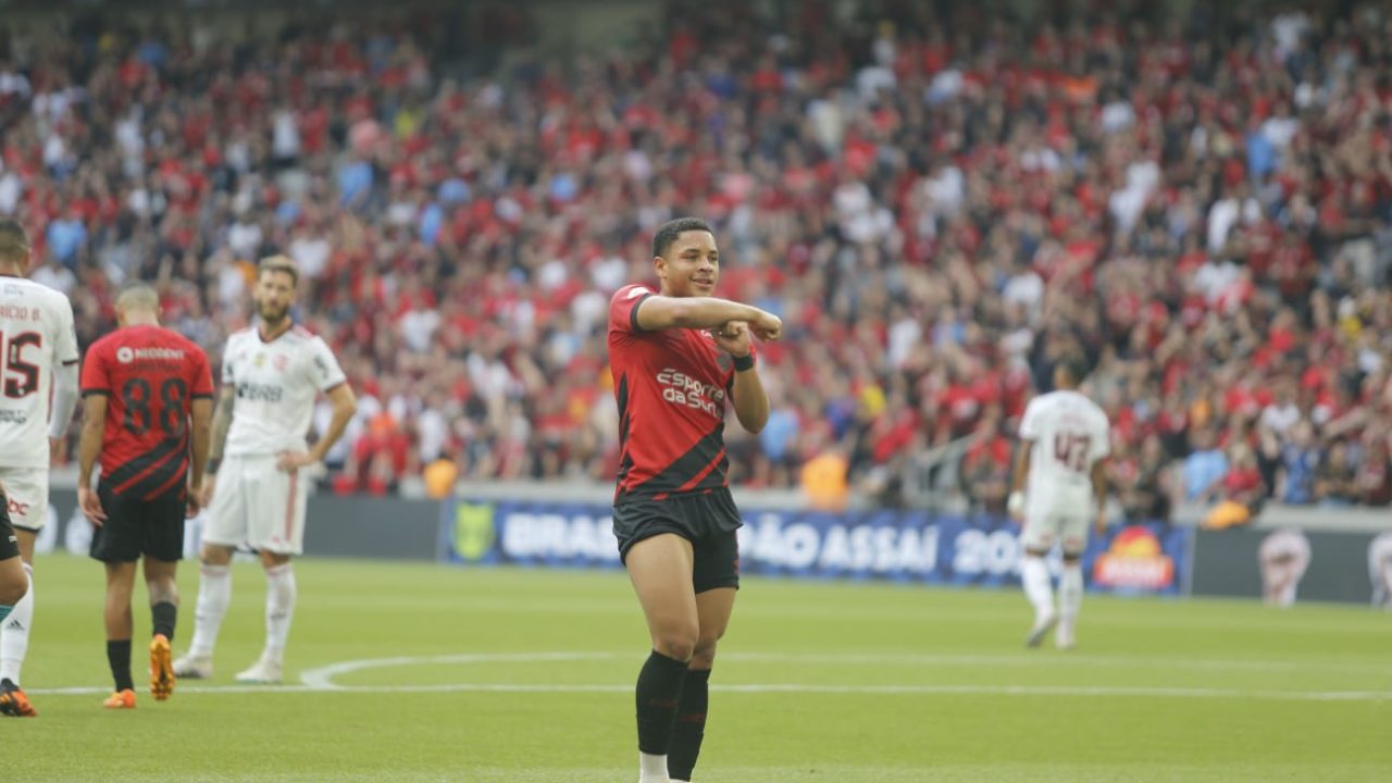 CURITIBA (PR) - 12/07/2023 - Copa do Brasil 2022 / Futebol - ATHLÉTICO (PR)  X FLAMENGO (RJ) Copa do Brasil 2023, quartas de final jogo 2 de 2, na noi  Stock Photo - Alamy