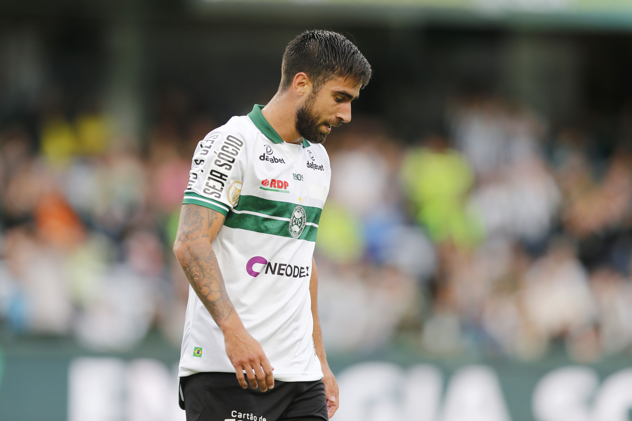 After investment, Coritiba terminates contract with striker