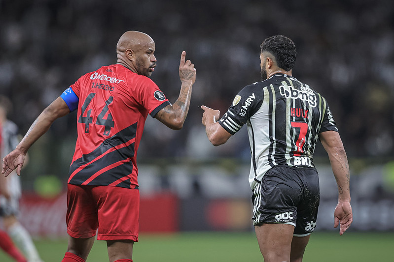 Hulk e Thiago Heleno comentam duelo particular no Mineirão e trocam elogios