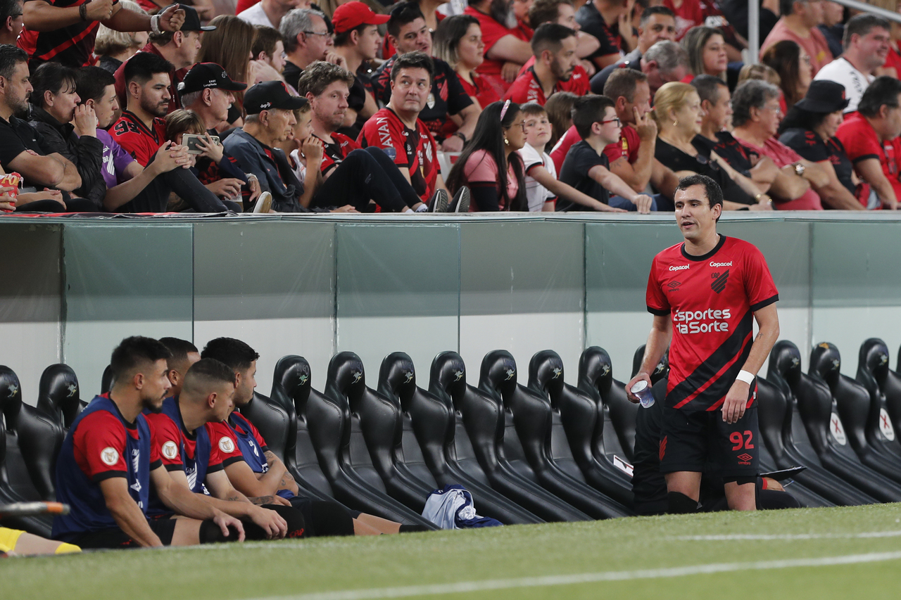 Pablo é vetado no Athletico e não enfrenta o Botafogo em decisão