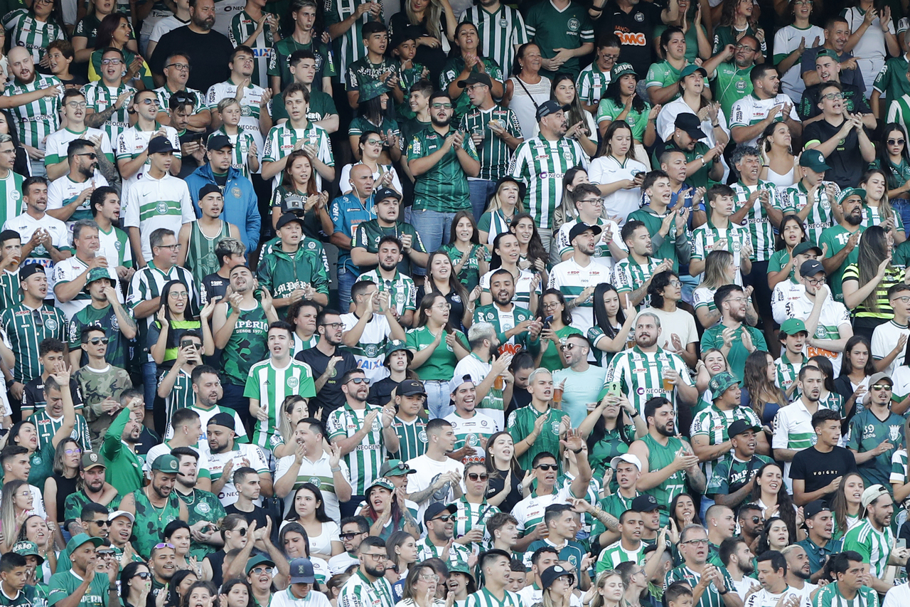 Sócios votam e deixam o Coritiba mais perto de concluir venda da SAF