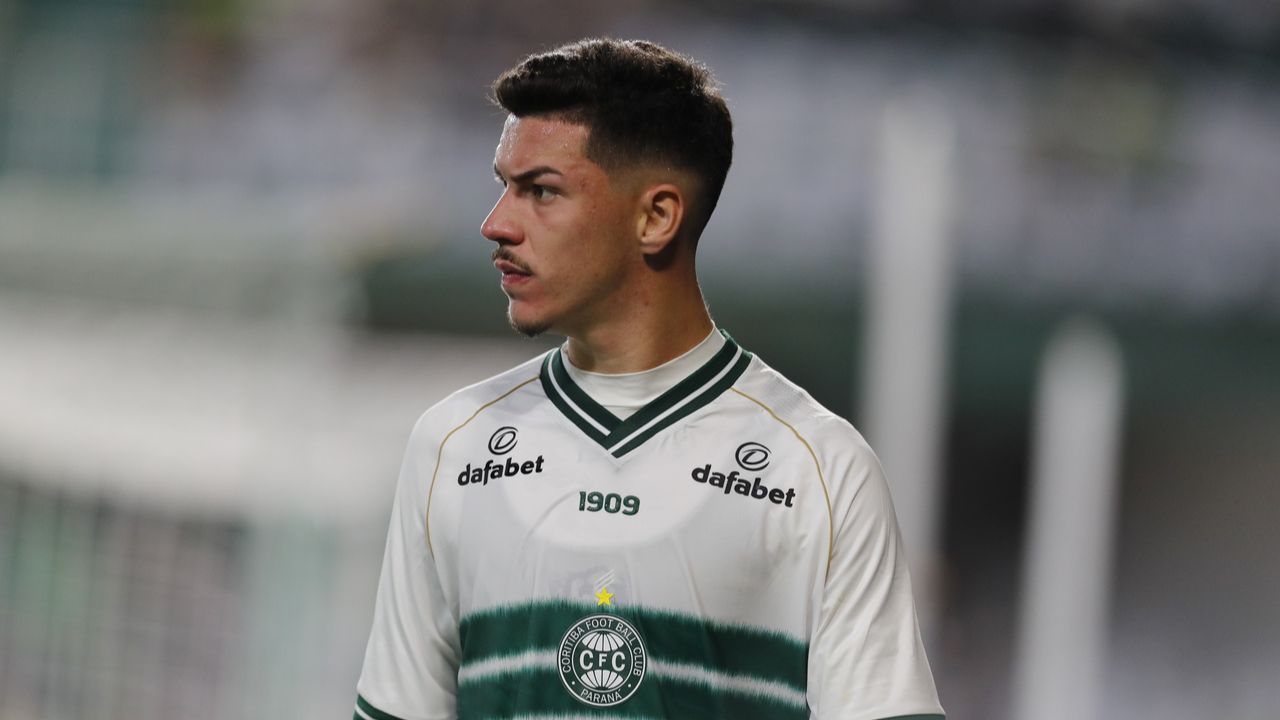 Coritiba empresta zagueiro pouco aproveitado para a Ucrânia