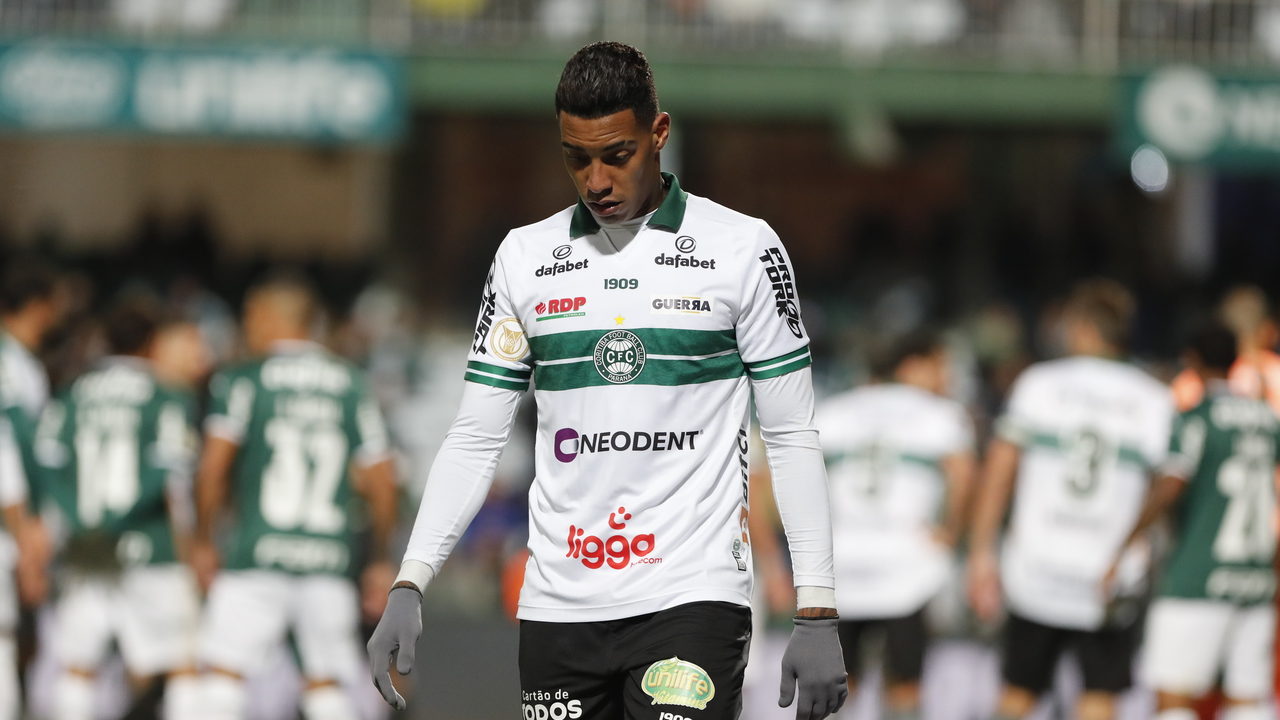Suspended, Alef Manga asks for a second chance at Coritiba