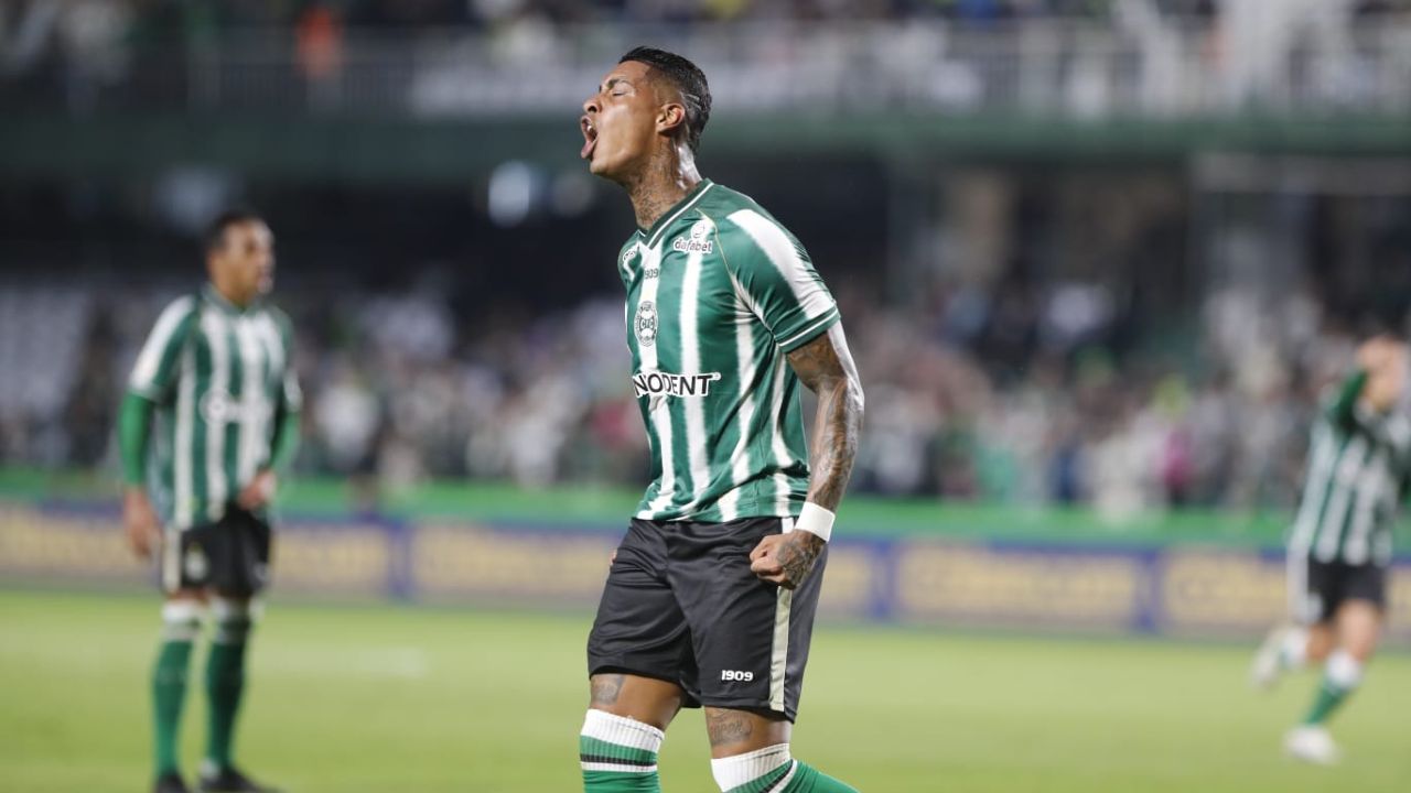Zago comenta sobre situação de Alef Manga no Coritiba