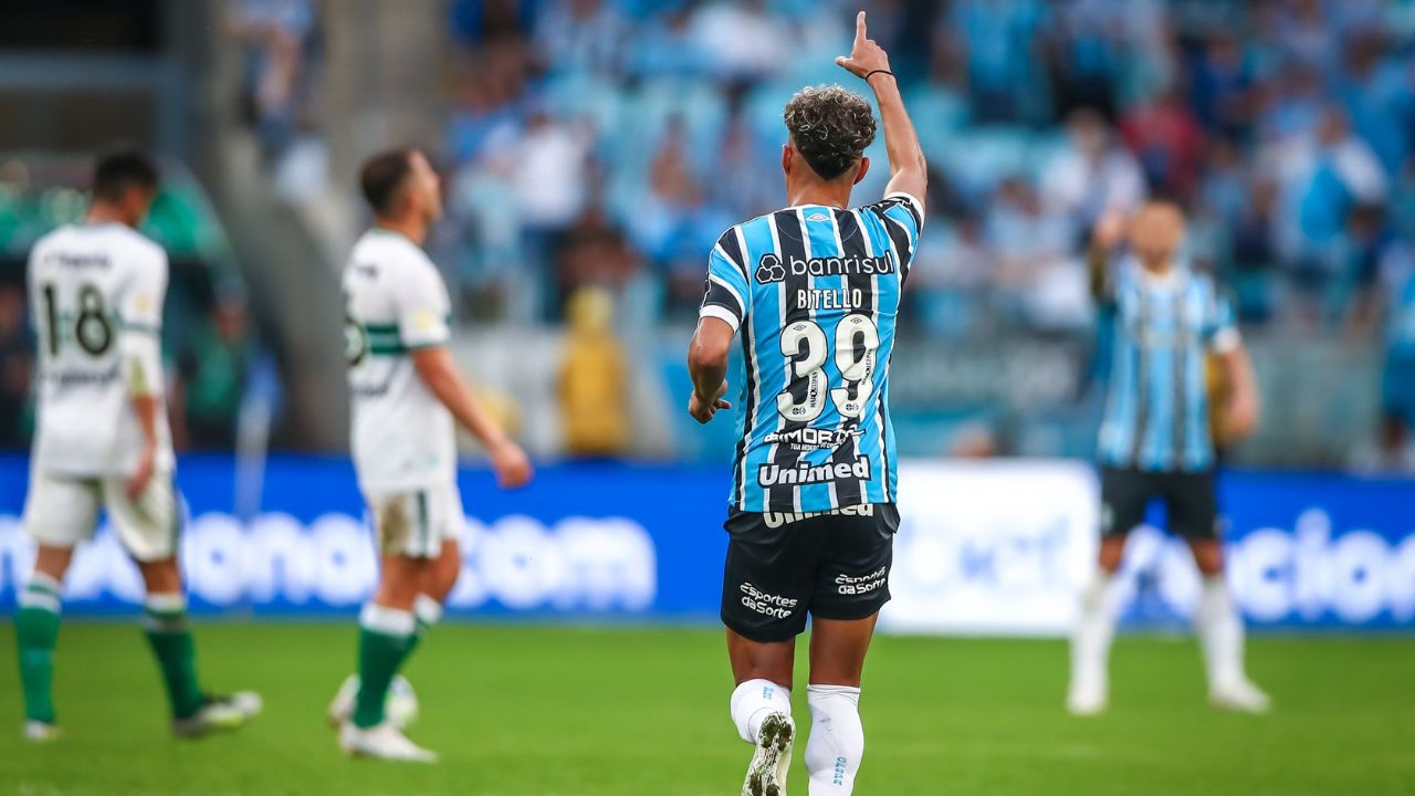 Coritiba dá vexame, é massacrado pelo Grêmio e não vence há 122 dias