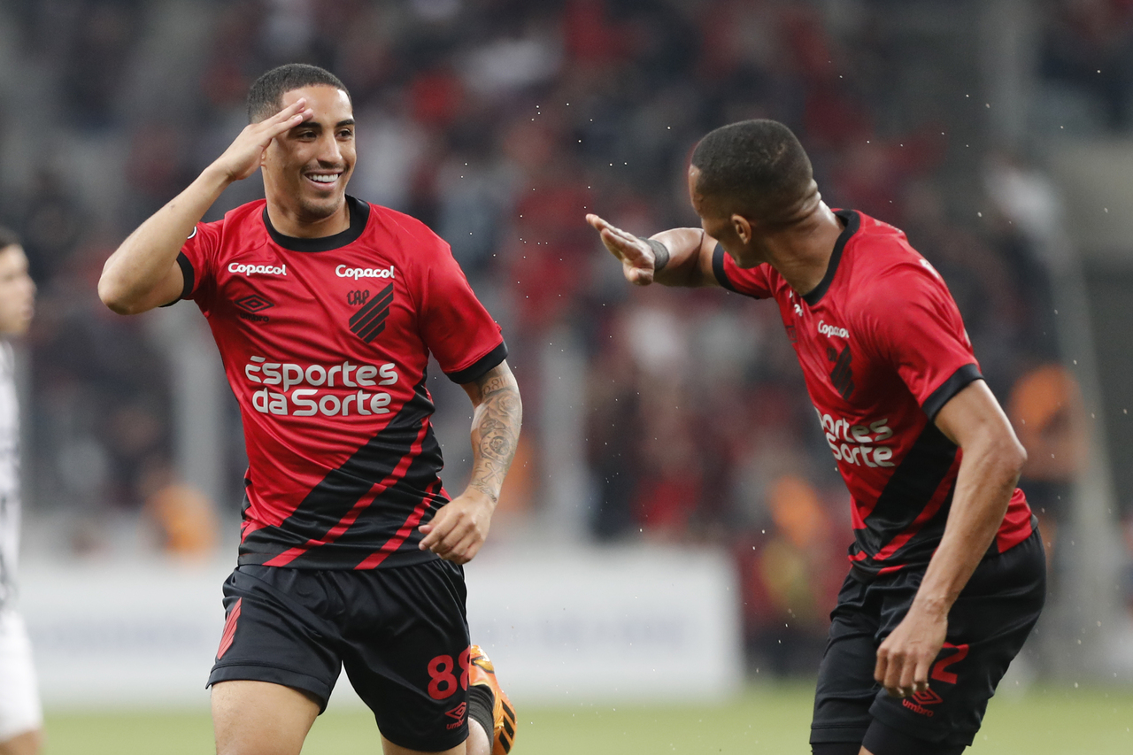 Athletico tenta repetir feito na fase de grupos da Libertadores após 23 anos