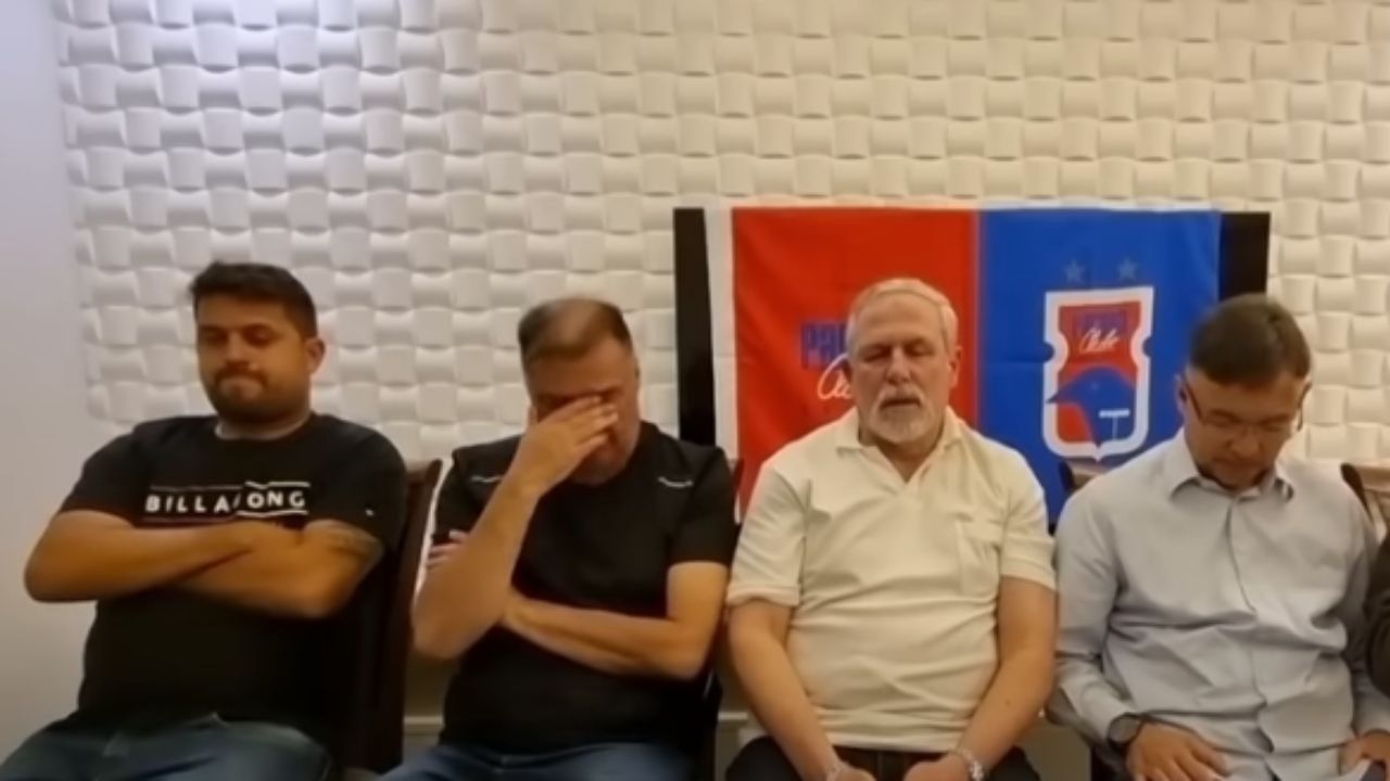 Ailton, à diretia, ao lado de Rubão, em rebaixamento anterior do Paraná.