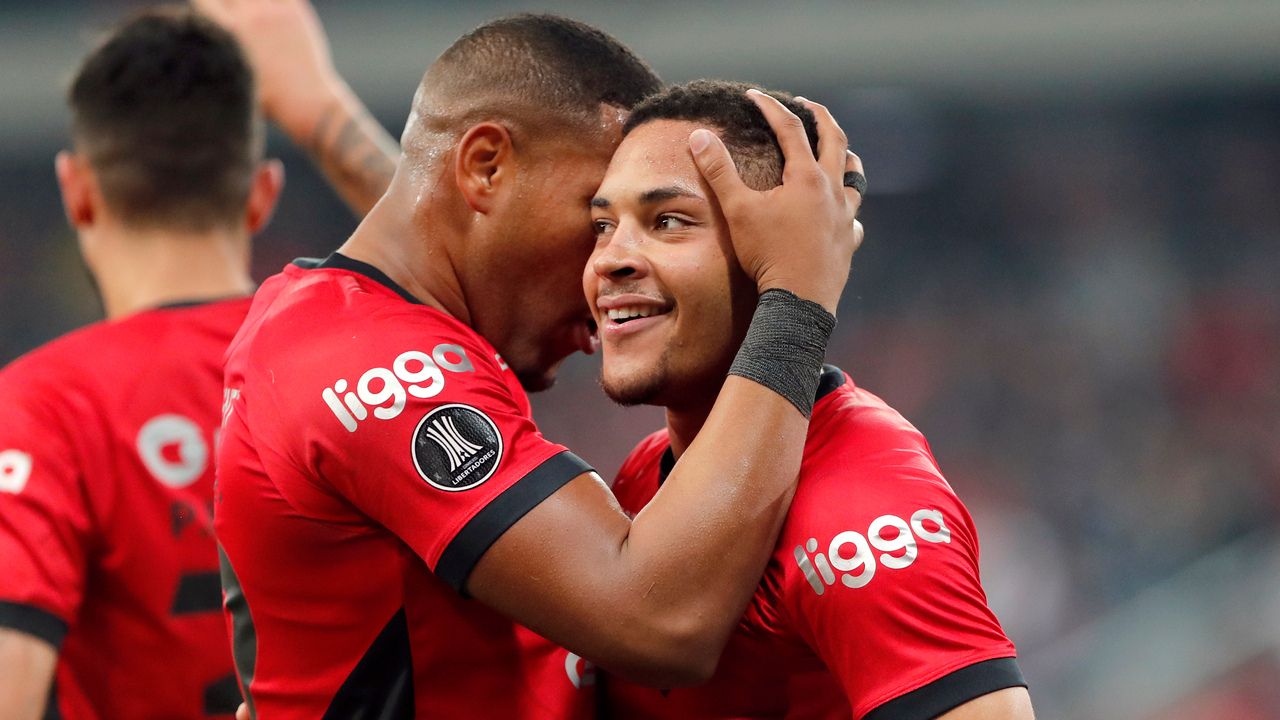 Empresário de Vitor Roque classifica quantia da venda do atacante como “valor de SAF”