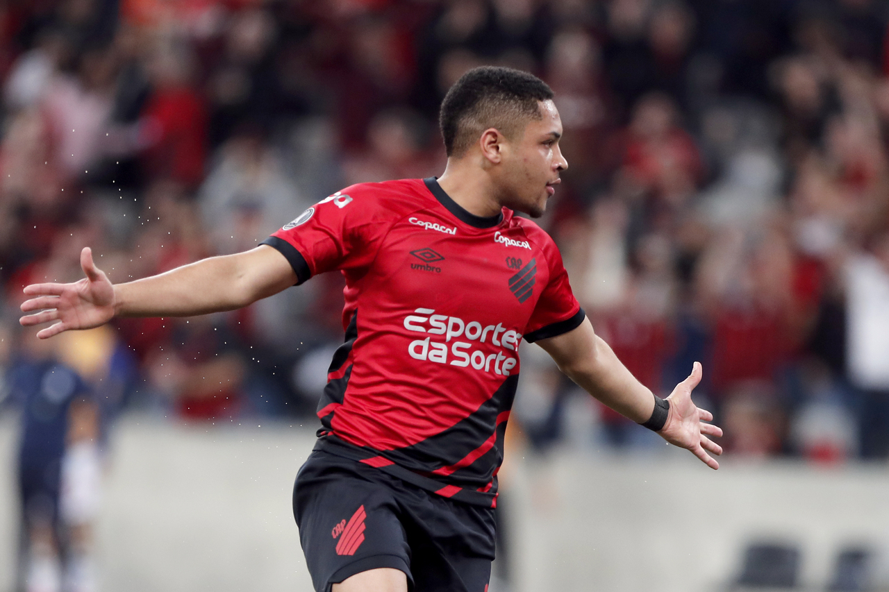 Com Wesley Carvalho, Vitor Roque dobra finalizações na comparação com Turra
