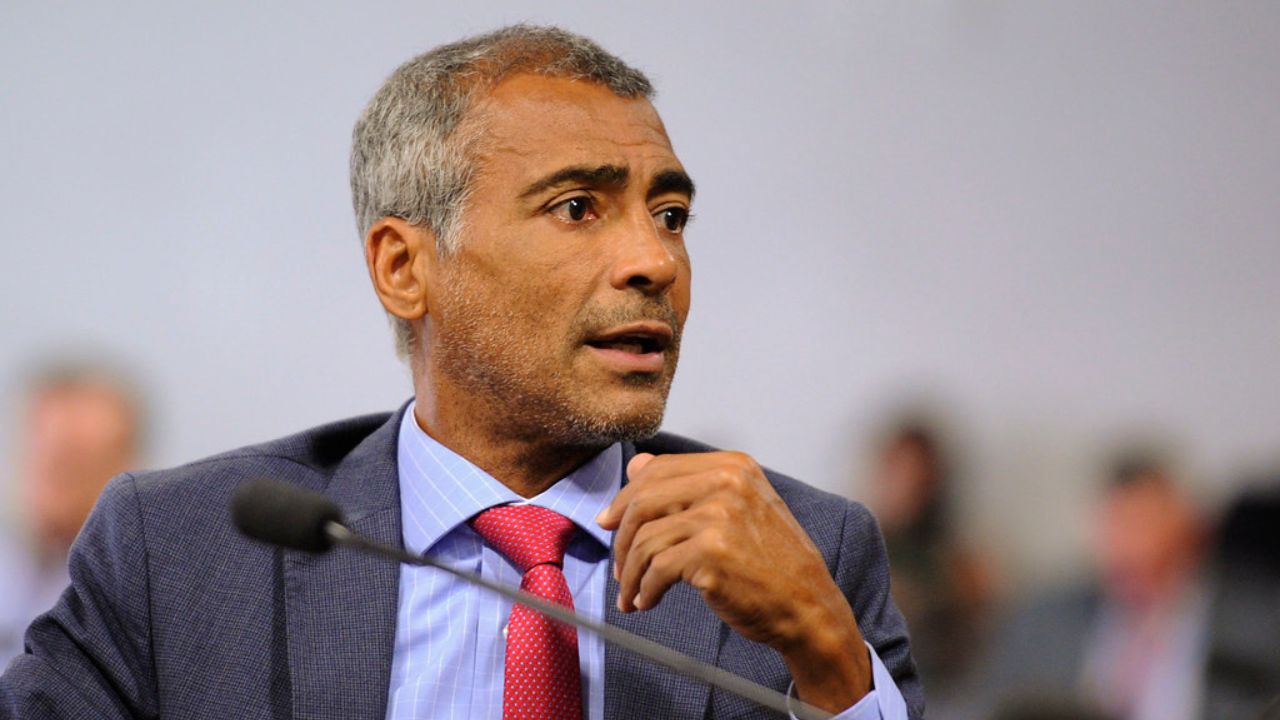 Romário tem alta após 13 dias internado para tratar infecção intestinal