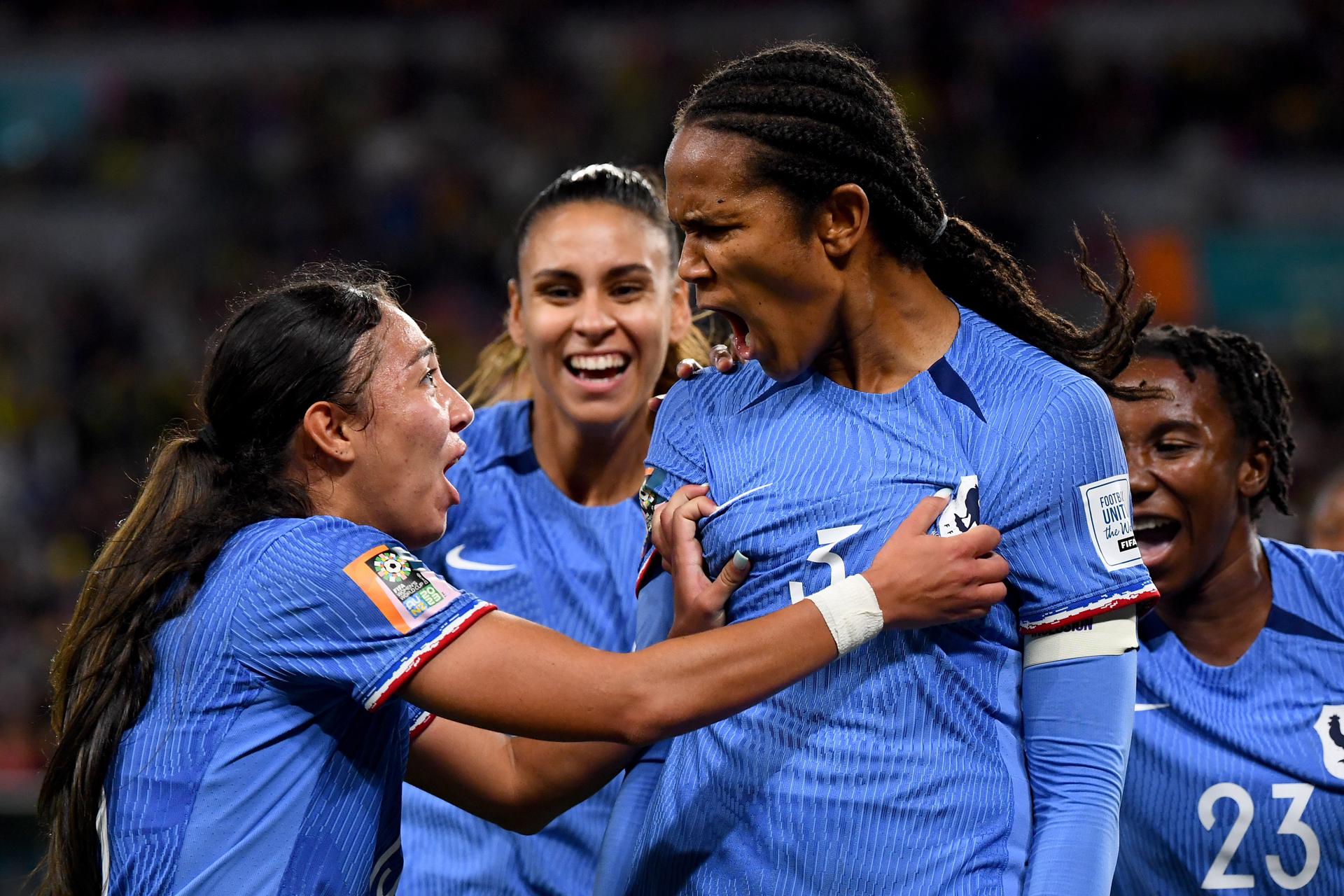 Brasil sofre com bola aérea francesa e mantém tabu histórico de 20 anos