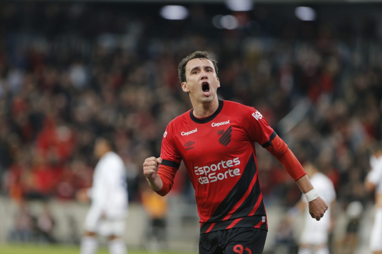 Athletico e Cruzeiro empatam em jogaço de seis gols