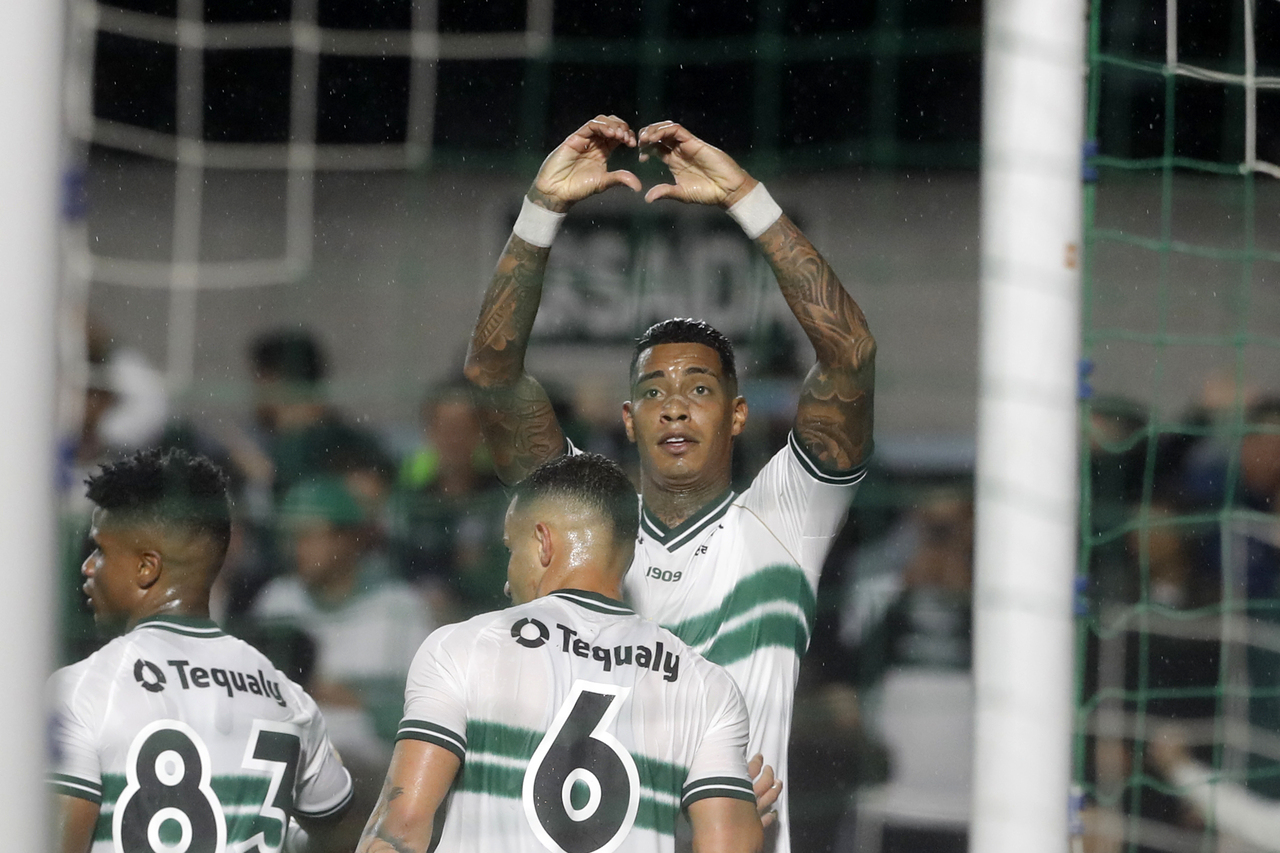 Em despedida do Coritiba, Alef Manga ignora caso da manipulação de resultados