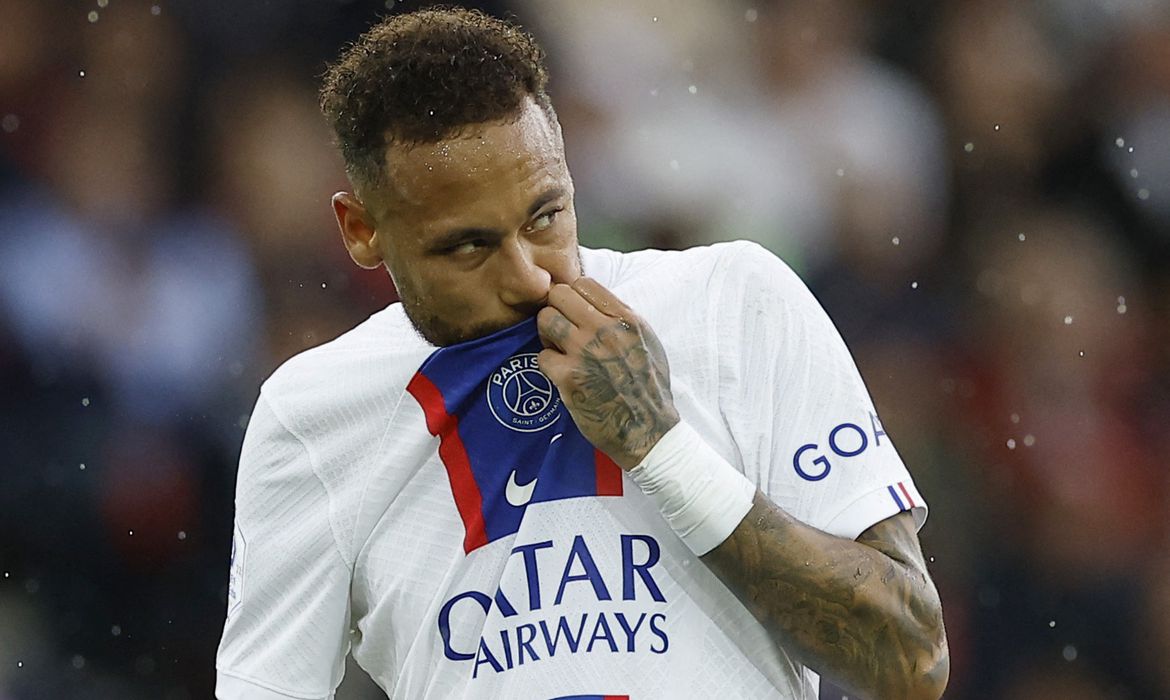 Neymar volta a jogar pelo PSG após seis meses parado e marca dois gols, Esporte