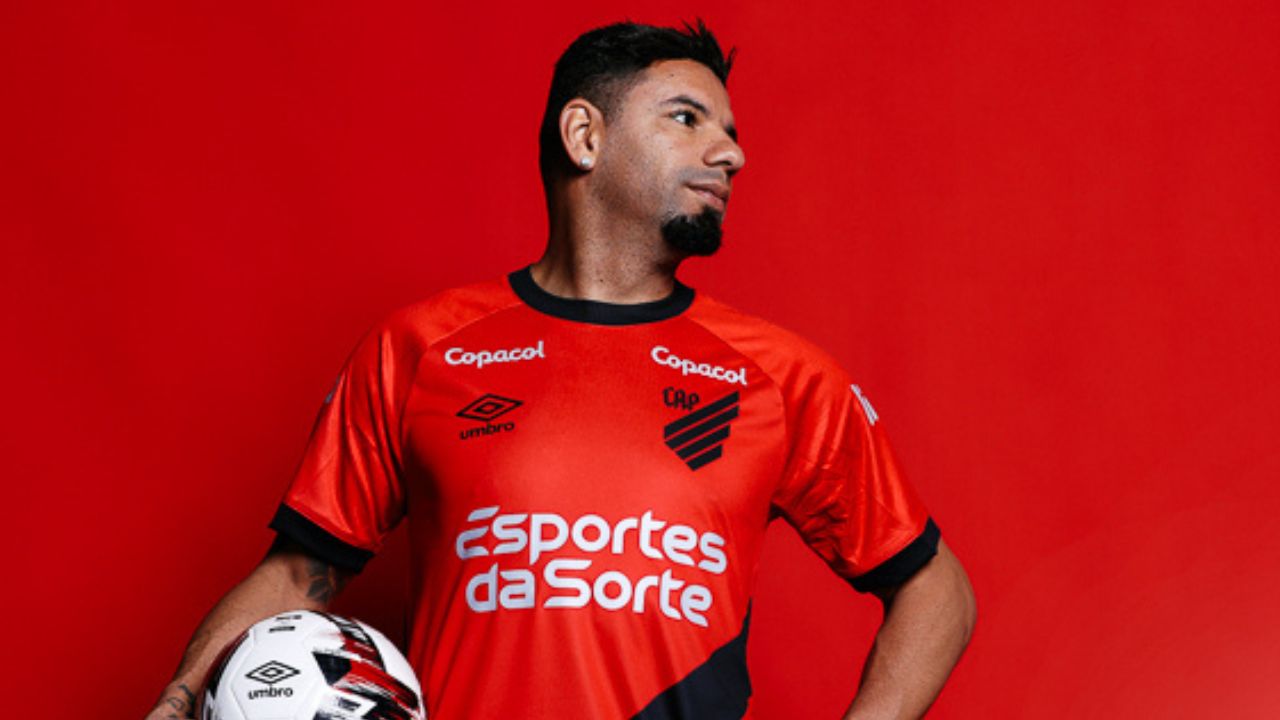 Ex-Athletico volta ao futebol após dois anos e acerta com clube da Série C