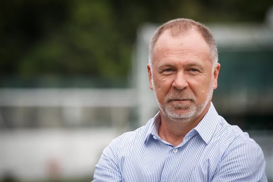 Carneiro & Mafuz: Mano Menezes seria boa opção para o Athletico?