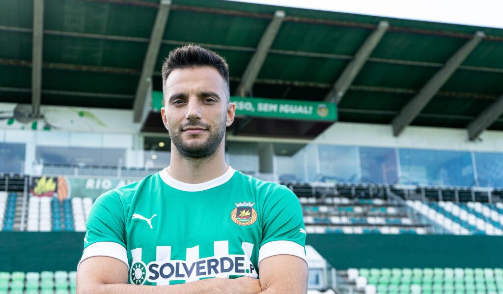 Coritiba anuncia contratação de volante grego de 34 anos