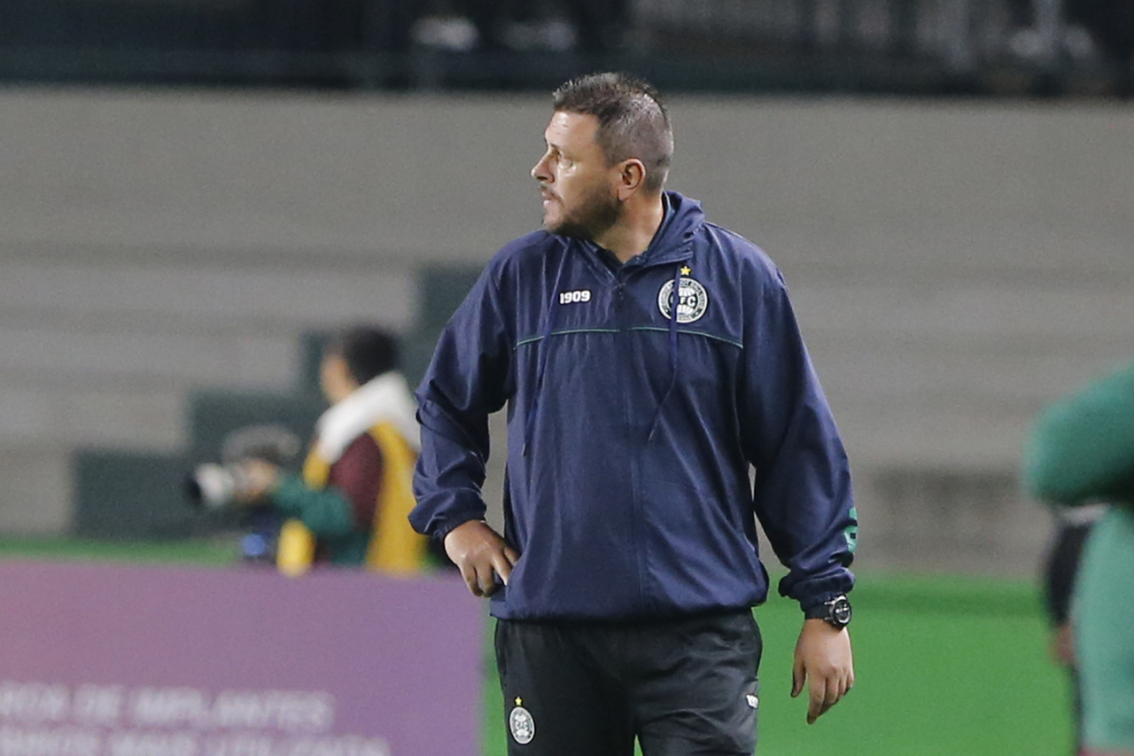 Kosloski cobra elenco e garante que Coritiba vai brigar até o final