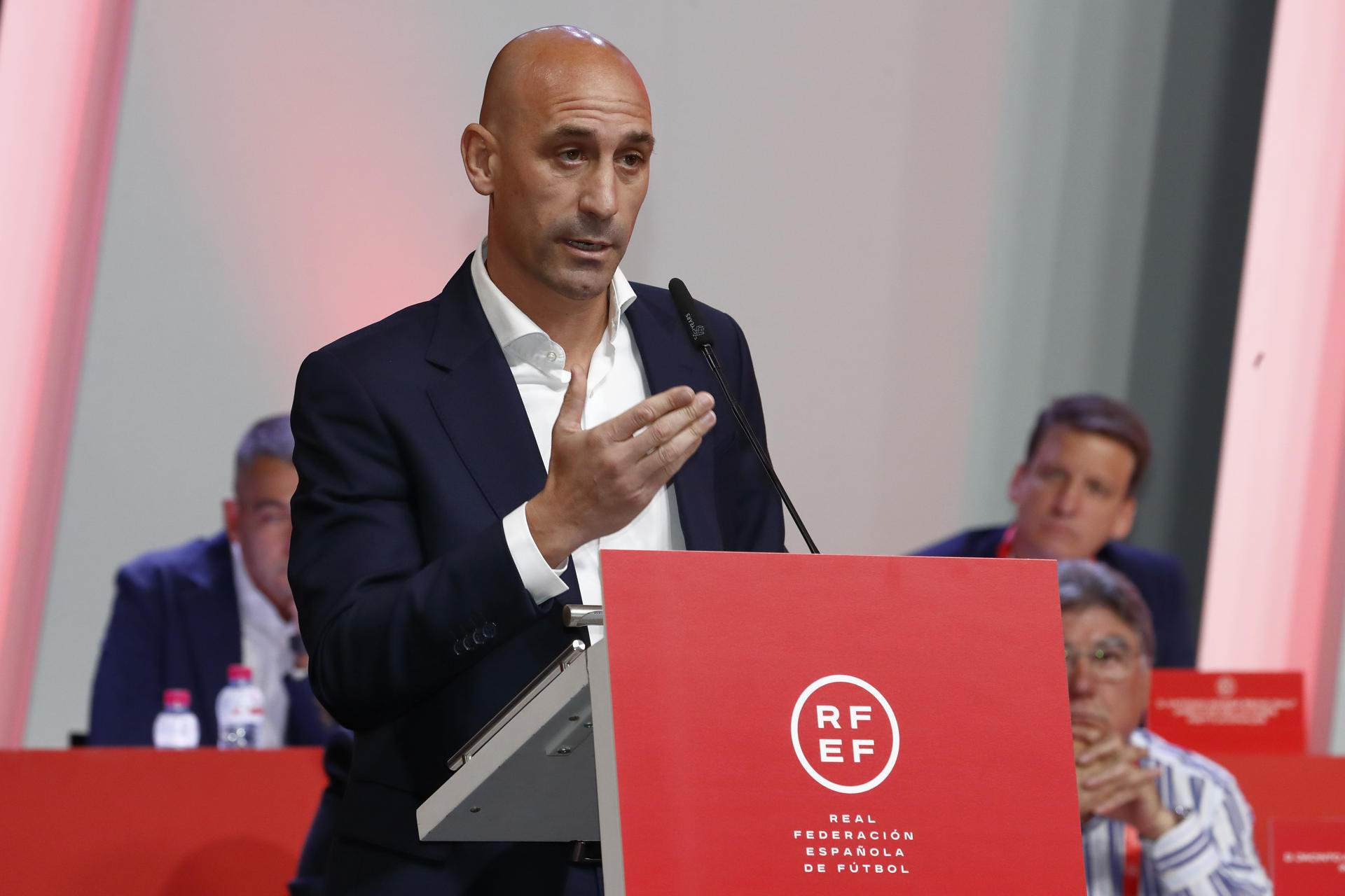 Governo da Espanha vai propor suspensão de Luis Rubiales