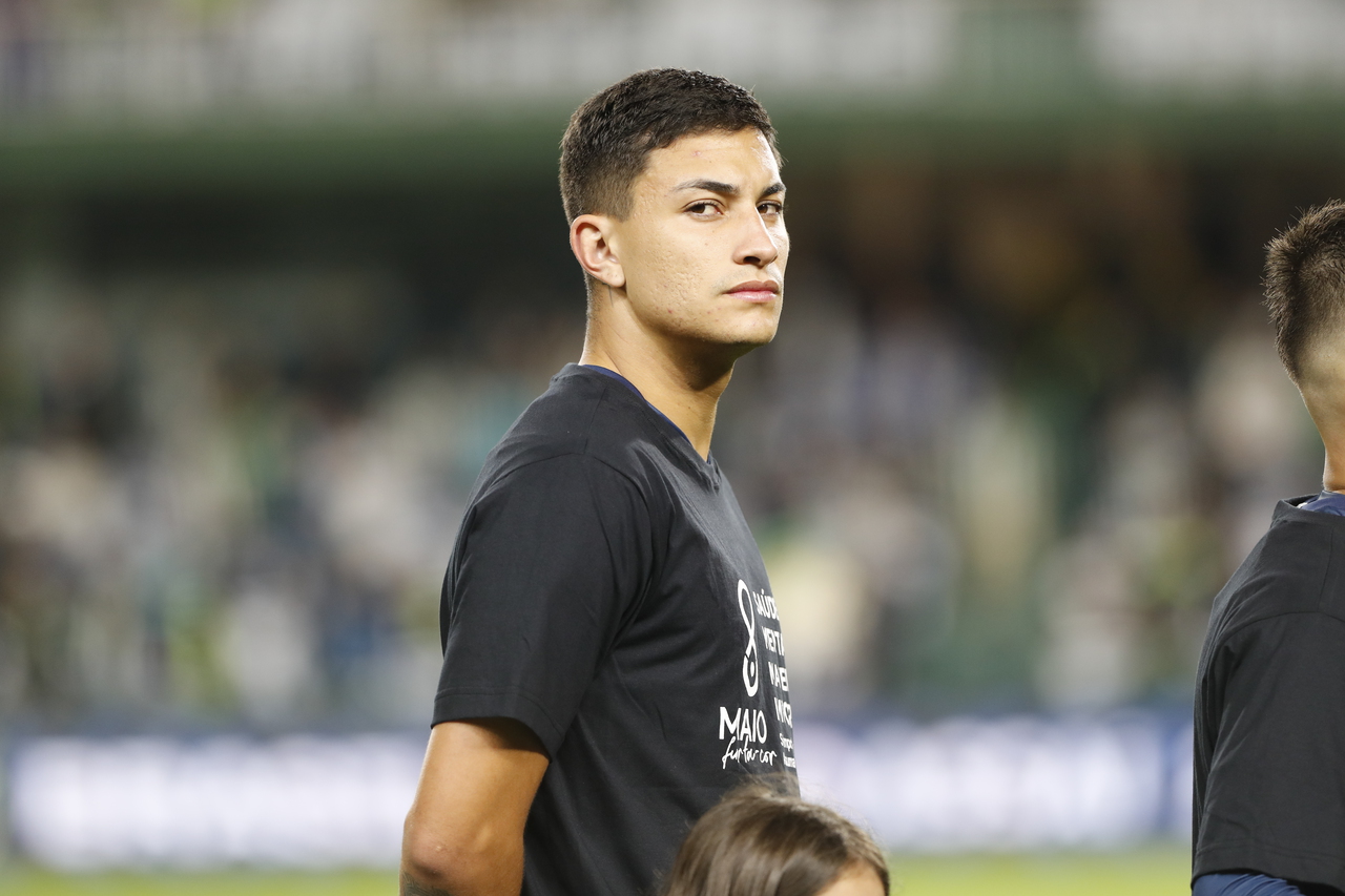 Coritiba encaminha novo empréstimo de zagueiro