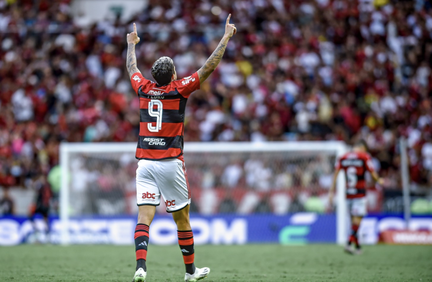 Flamengo supera Bahia, volta a vencer e espanta crise após saída de Sampaoli