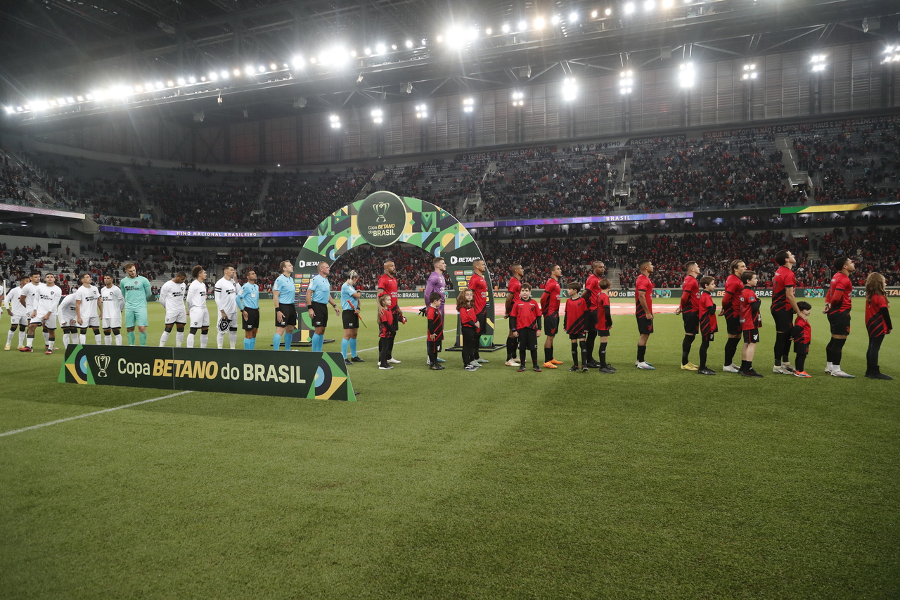 A dois dias da estreia na Copa do Brasil e ainda sem receber cota