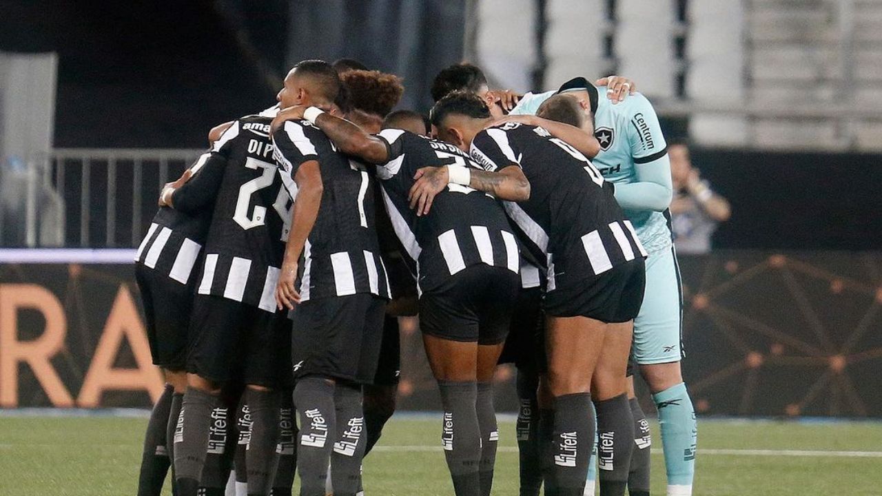Under pressure, Botafogo faces Grêmio in a direct duel for the title