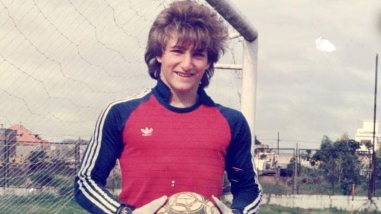 Javier Milei, new president of Argentina, was once a goalkeeper and “became a jacket”