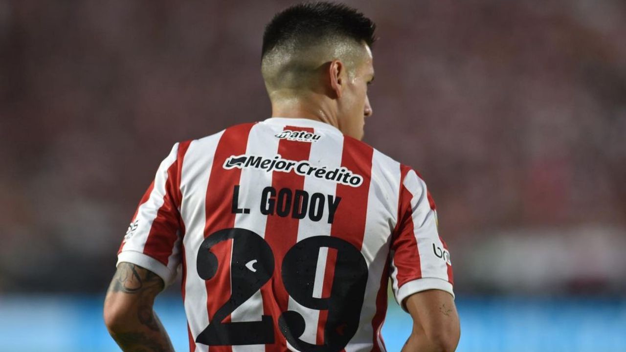 Quem &eacute; Leo Godoy, refor&ccedil;o do Athletico apontado como melhor lateral do  futebol argentino