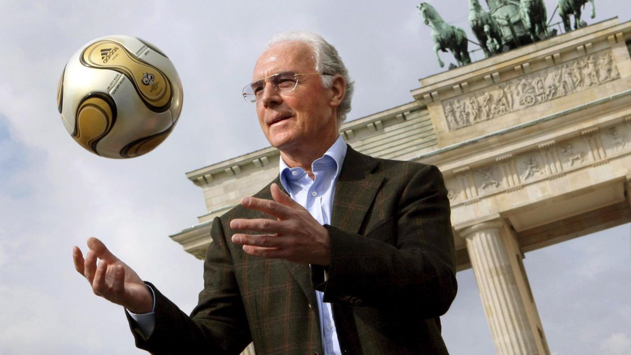  Futebol perde mais uma lenda: Franz Beckenbauer morre aos 78 anos 