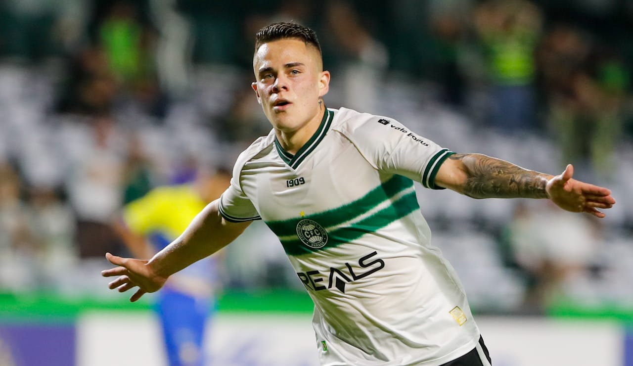 Coritiba renova contrato de promessa e confirma saída de goleiro