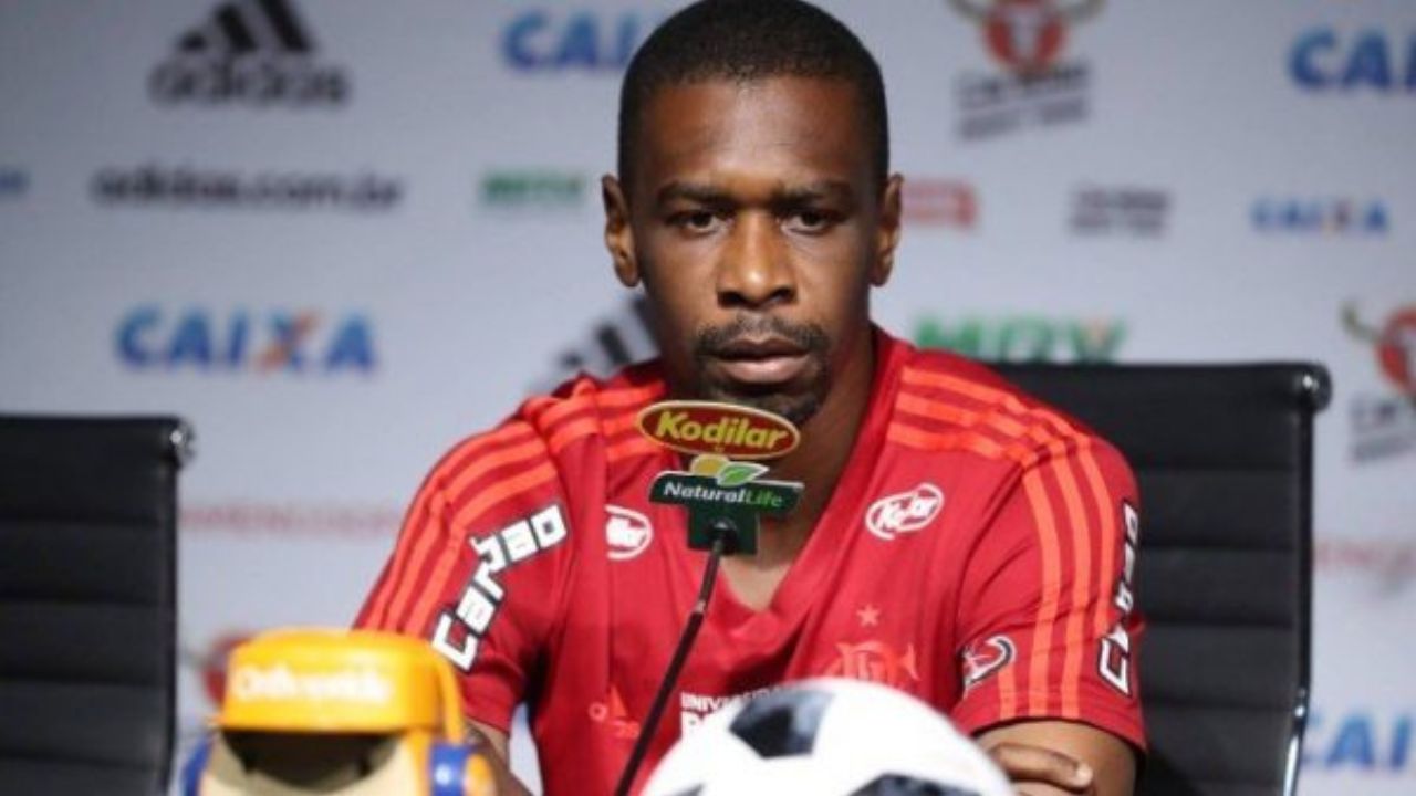 CBF talks to Juan, former Flamengo defender
