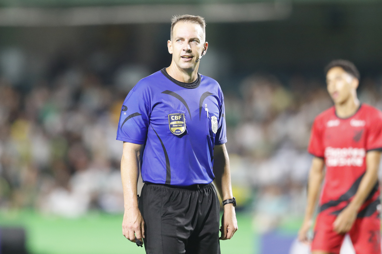 Referee reports laser and throwing glasses in Atletiba’s summary