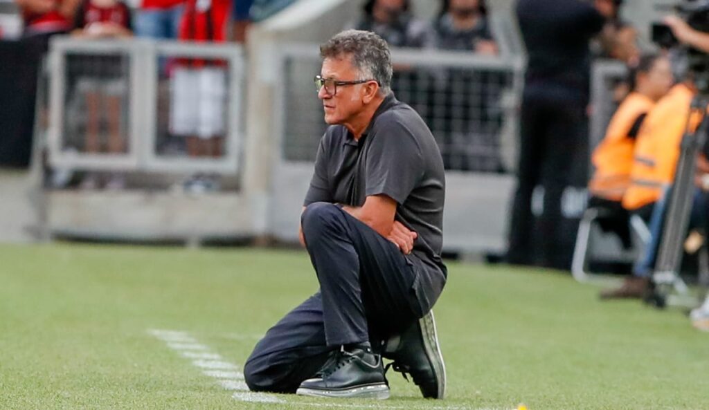 Juan Carlos Osorio, técnico do Athletico