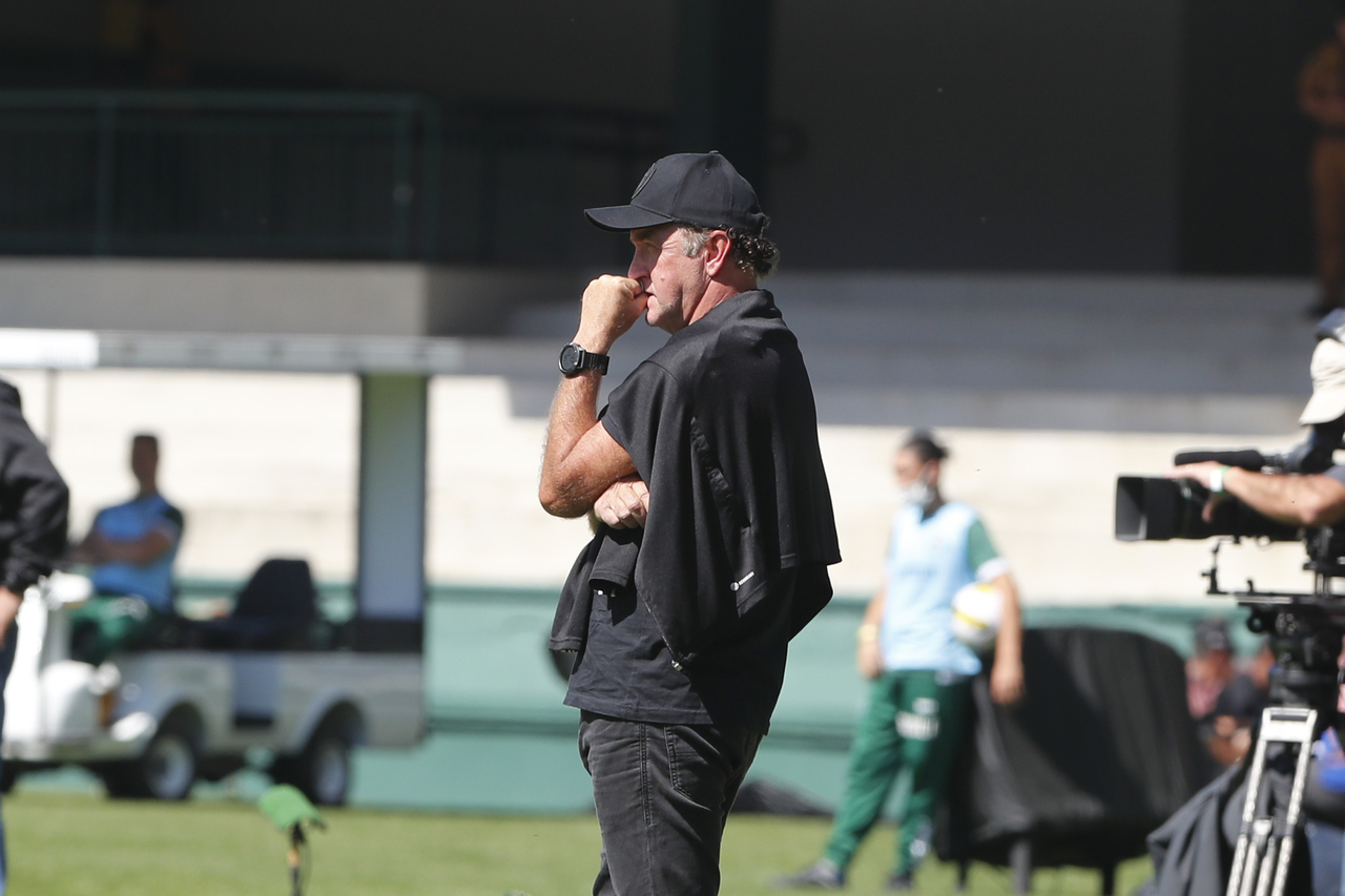 Abel Ferreira? Técnico é o Cuca e líder é o Athletico