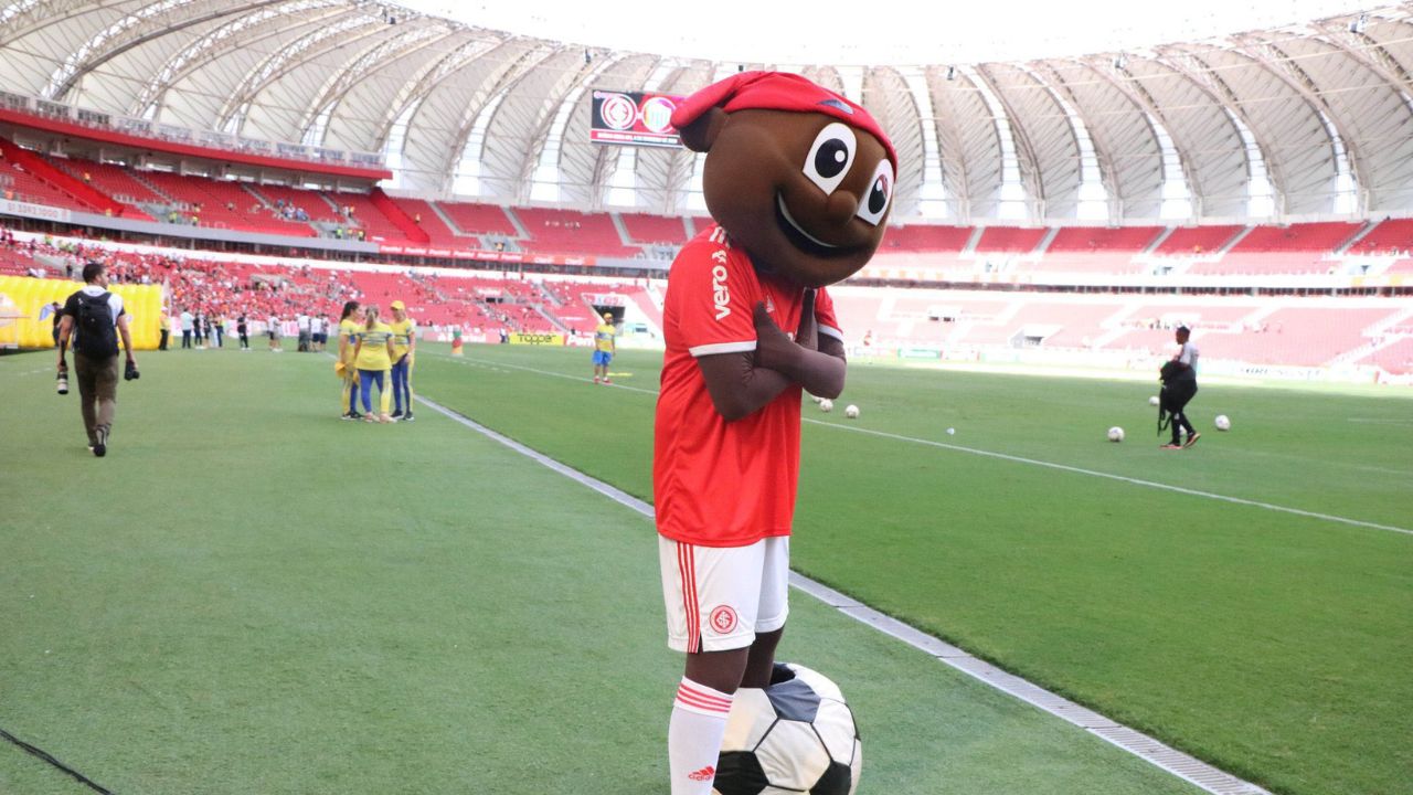 Mascote do Inter é alvo de nova denúncia de importunação sexual