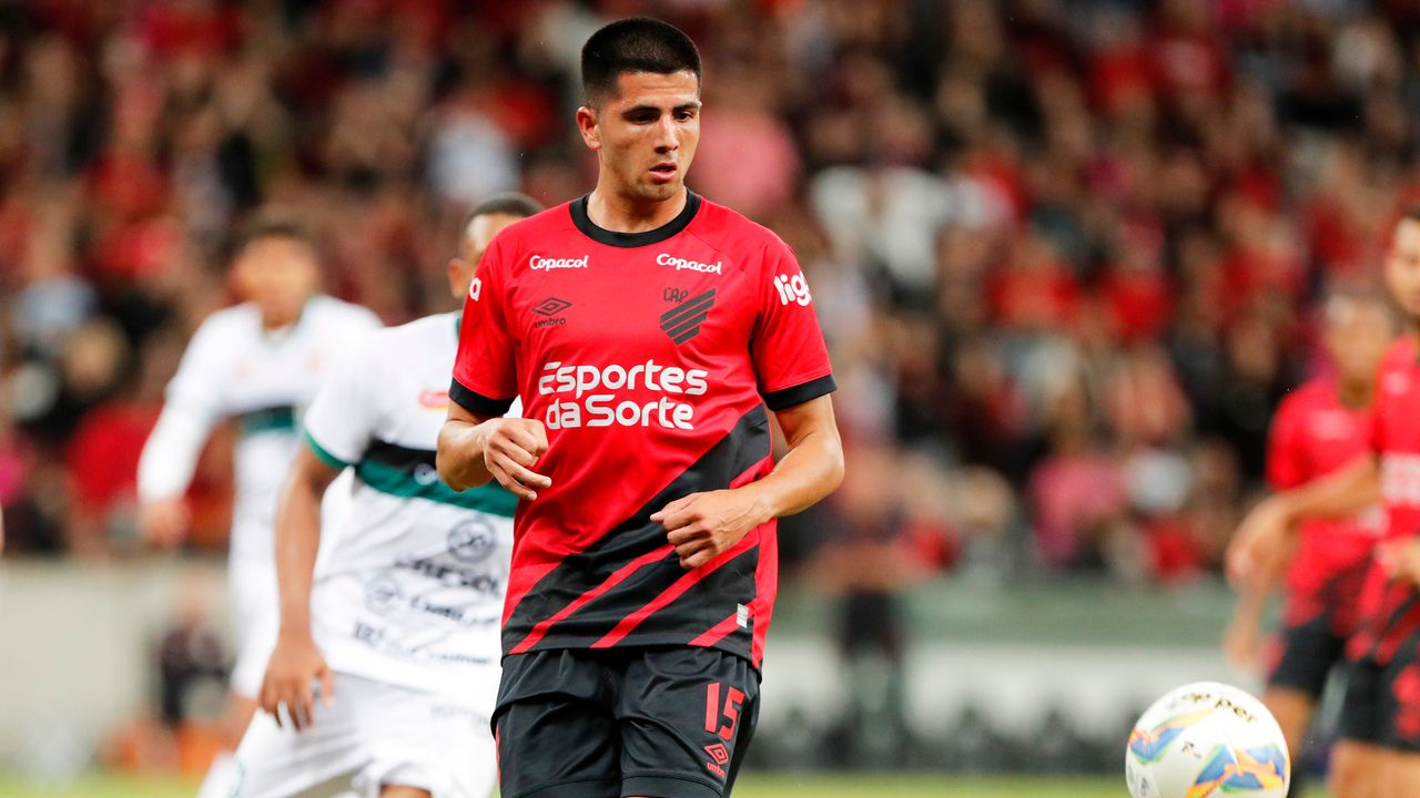 Gamarra, zagueiro do Athletico